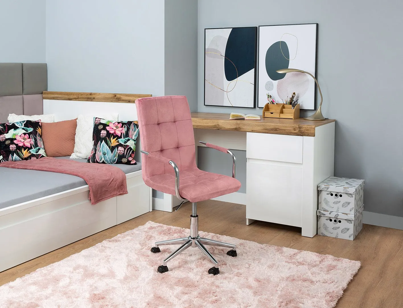 BRW-Biurko-Holten-130cm-z-drzwiami-i-szuflada-dab-wotan-bialy-5-VV Biurko Holten
